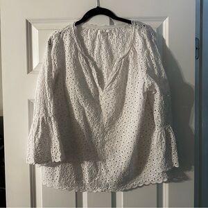 Velvet by Graham & Spencer Saidee Cotton Eyelet
Bell Sleeve Top- Blouse- Medium